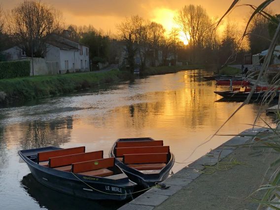 Coucher Soleil barque Prada